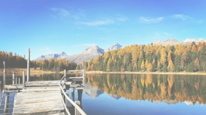 Berggsee im Herbst